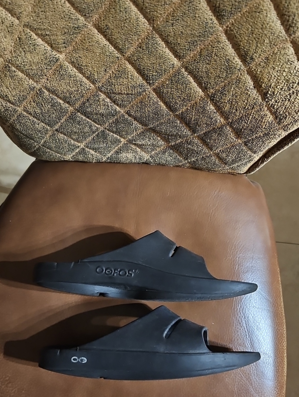 OOFOS OOahh Recovery Slip On Slides Sandals Shoes Black - Picture 3 of 5